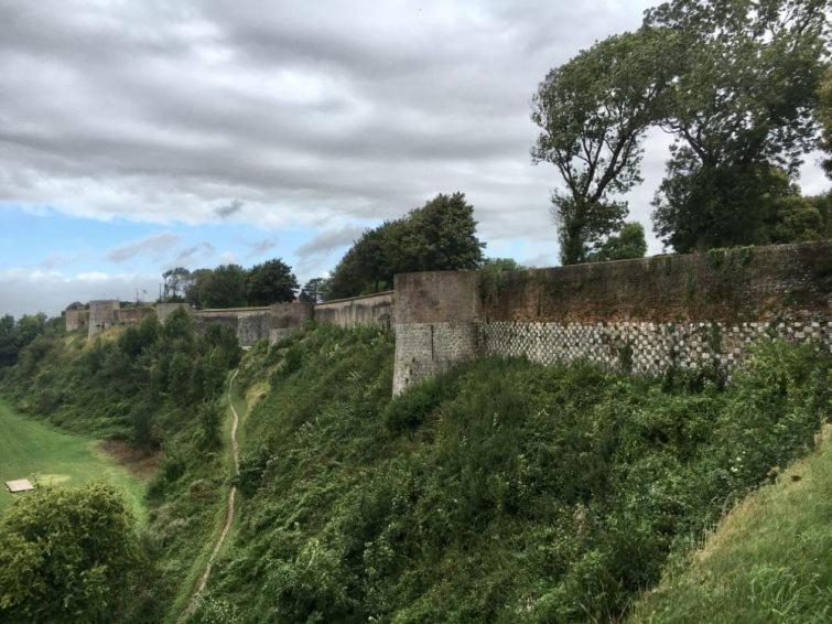 Villa Au Dela Des Remparts Montreuil  Esterno foto